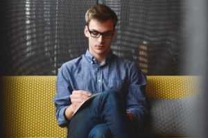 Il me quitte pour son travail