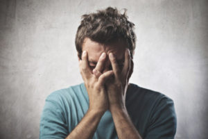 Pourquoi un homme fait silence radio ?